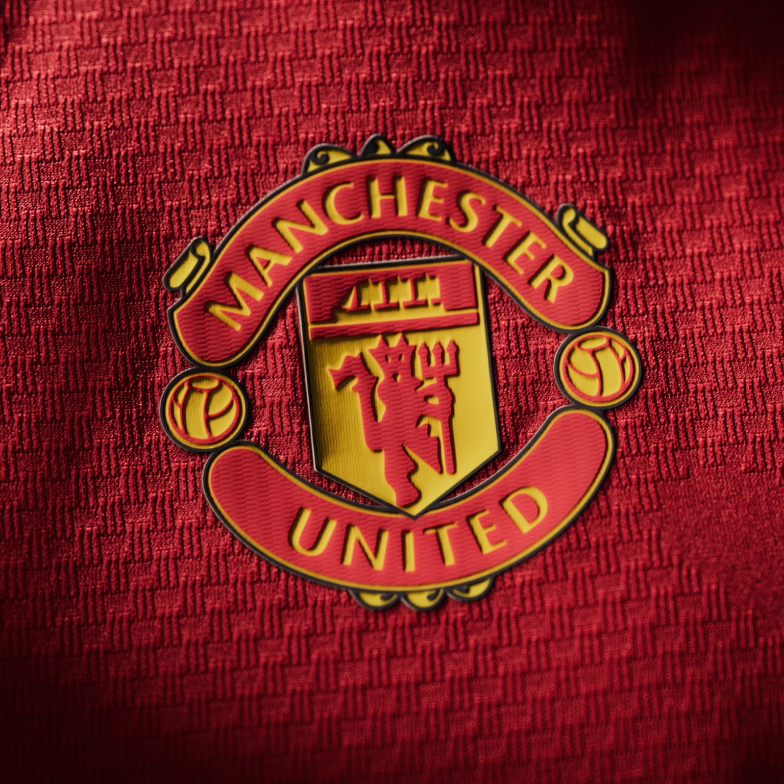 Visual featuring the new Manchester United 26/27 Home Kit crest
